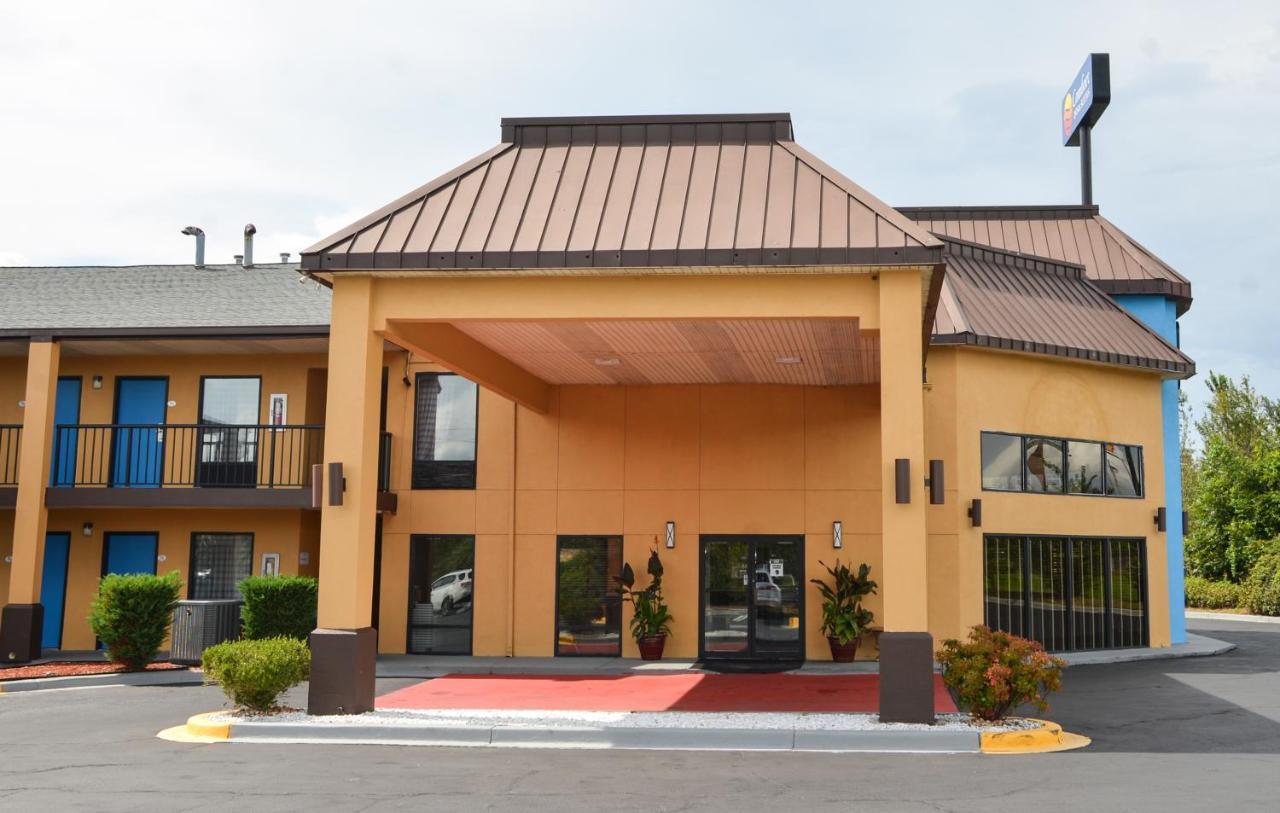 Baymont By Wyndham Santee Motel Екстериор снимка